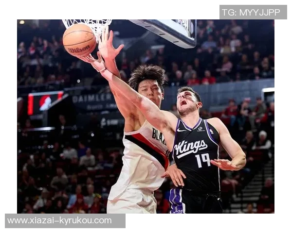 杨瀚森G联盟比赛三分球失误尴尬投篮竟然击中篮板侧沿引发笑声